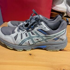 Womens size 9 Asics running sneaker
